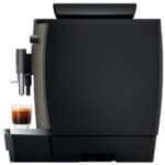 Hoogwaardige espressomachine voor koffie en cappuccino, zwart design, keukenapparaat, automatische koffiezetter.