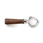 Zet koffie- en theemachine met houten handvat en roestvrijstalen filter voor verse koffie of thee. Perfect voor koffieliefhebbers die genieten van ambachtelijke dranken in Koffie Thee Lokaal Delicious.