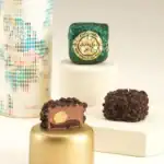 Luxe chocoladebonbons en koffie bij KTL Delicious, perfect voor liefhebbers van zoete traktaties en warme dranken in een gezellige sfeer.
