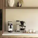 Moccamaster KBG Select Sandstone in keuken sfeerbeeld, De Heeren van 17