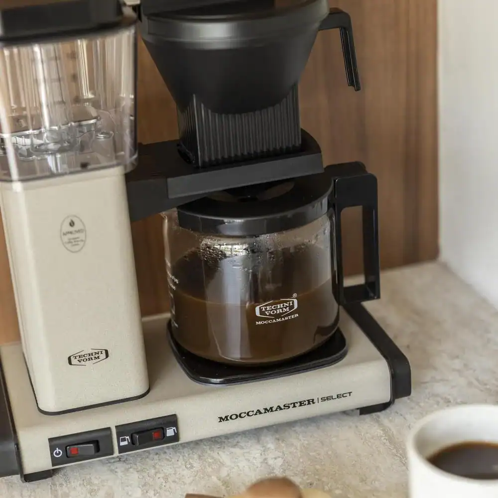 Moccamaster KBG Select Sandstone zijaanzicht, De Heeren van 17