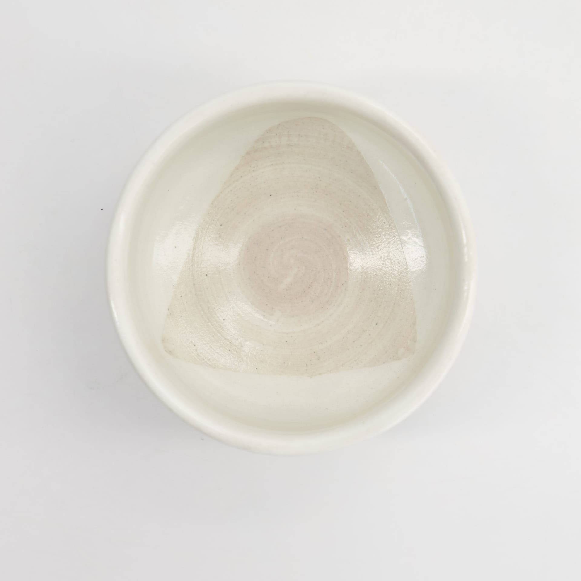 Matcha Bowl Kobiki bovenaanzicht wit mat glazuur stoneware detail