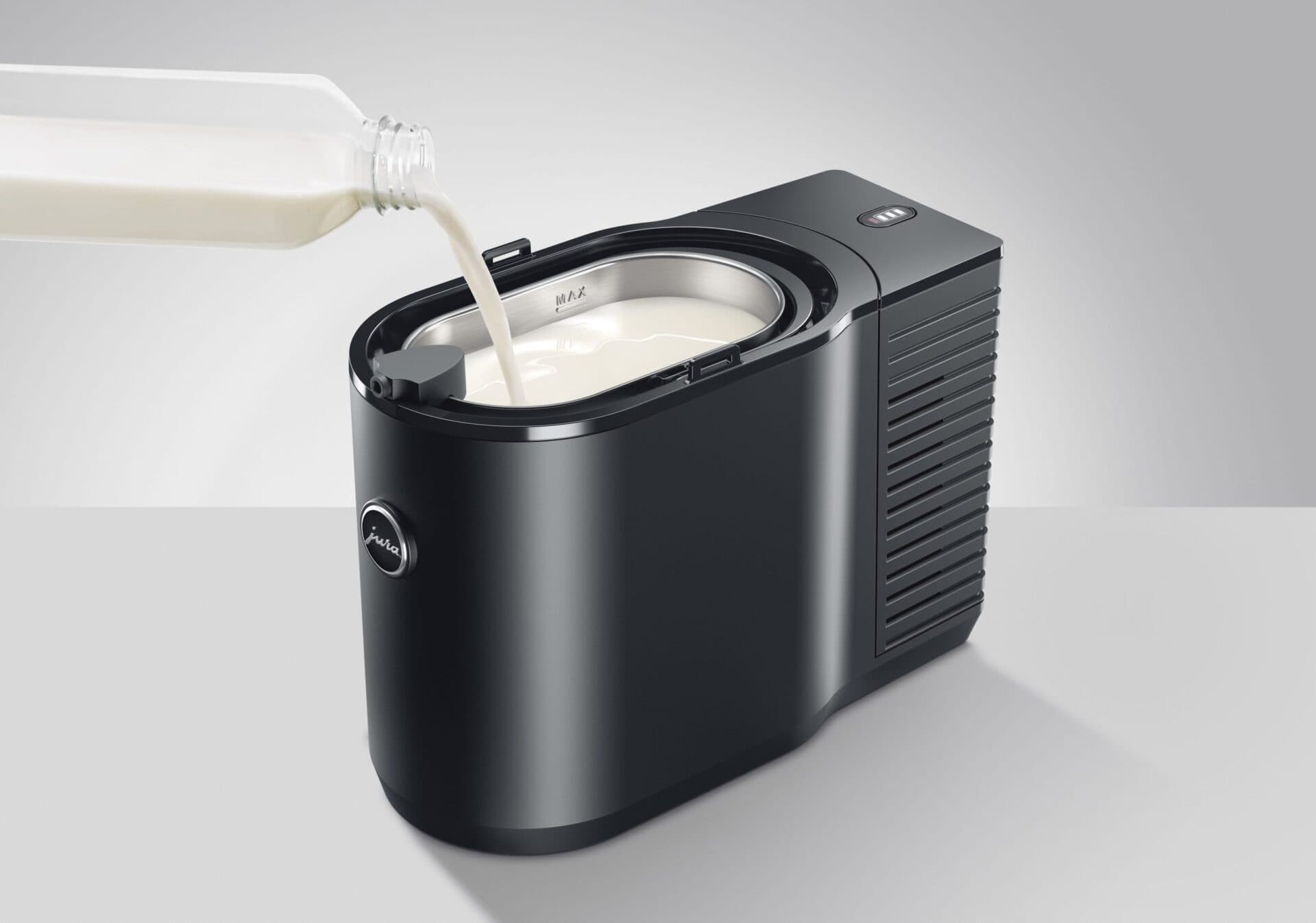 JURA Cool Control 2,5L naast JURA volautomaat