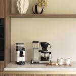 Moccamaster KBG Select Sandstone in de keuken