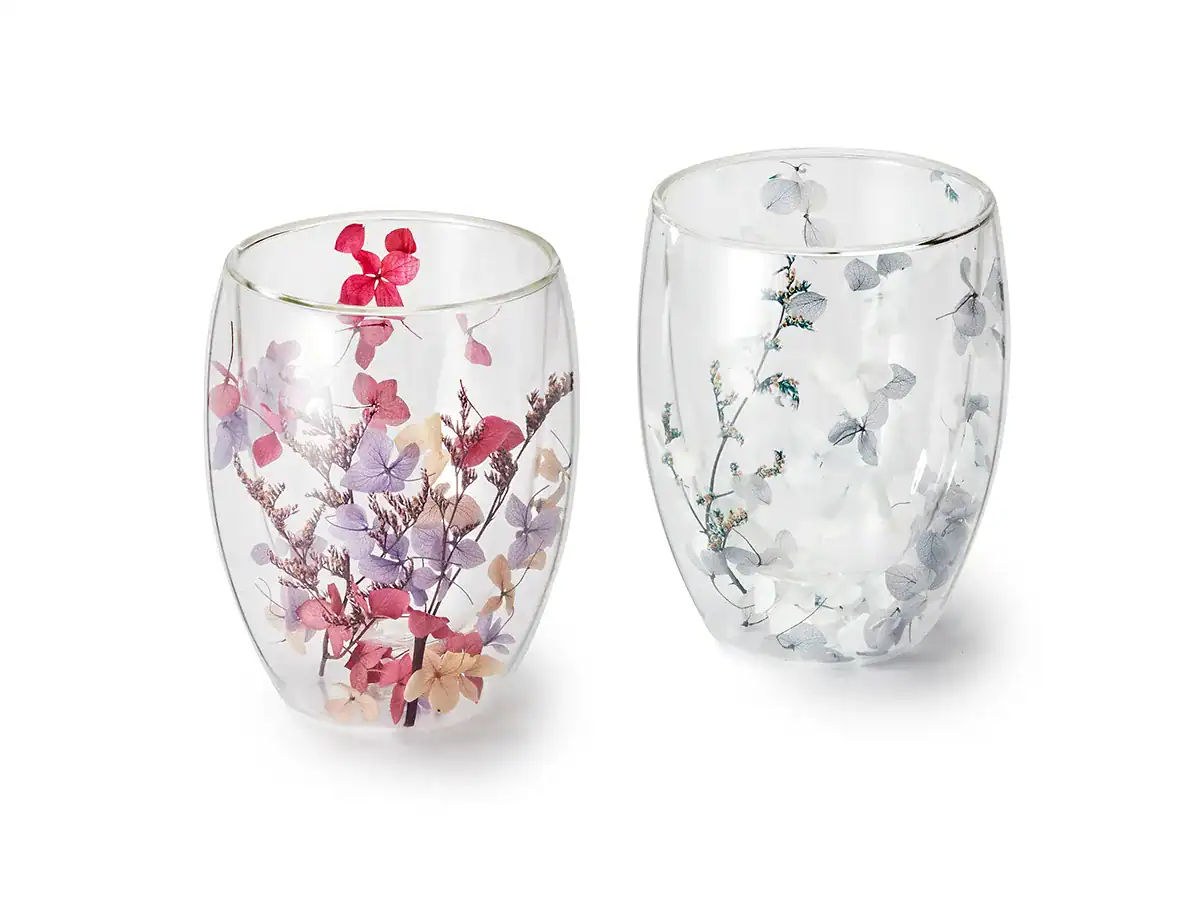 Dubbelwandig glas Enna met gedroogde hortensia in gekleurd en wit grijs